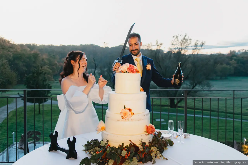 Taglio torta in terrazza